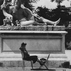 © 1938 Fritz Henle - Woman and the God, Paris